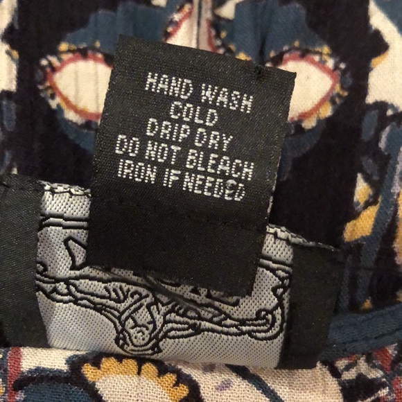 💖Angie Boho asymmetrical sleeveless racer back lace trimmed V-neck top - Picture 8 of 10